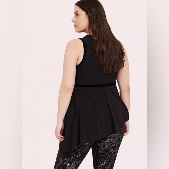 New! Torrid Velvet and Crepe Trim Asymmetrical Peplum Blouse Size 4X - Picture 2 of 9